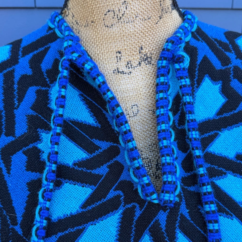 Vintage Blue and Black Geometric Poncho thick warm - Picture 9 of 9